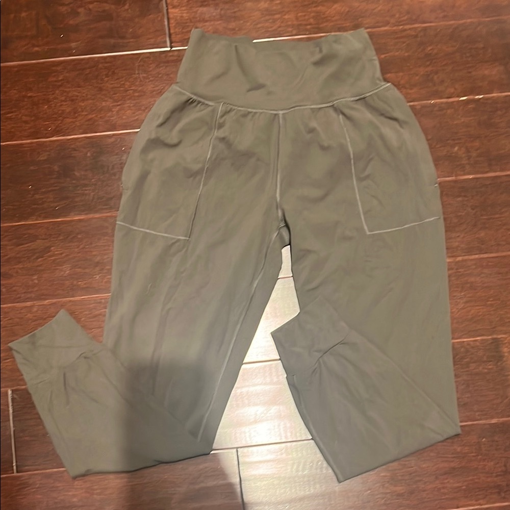 Athleta Salutation jogger